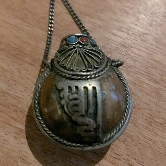 Vintage Snuff Perfume Pendant With Eastern Coins On Both Sides Gemstone Inlayed - Picture 3 of 5